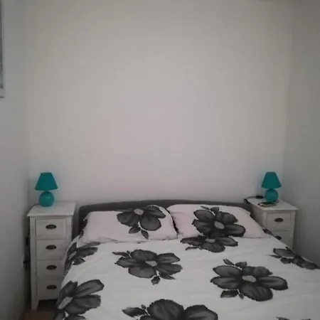 Apartment With A Parking Space - 23051 Zadar